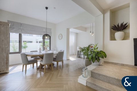 Купить виллу в Mira Oasis, Рим, Дубай: 4 спальни, 263м², № 74486 - фото 1