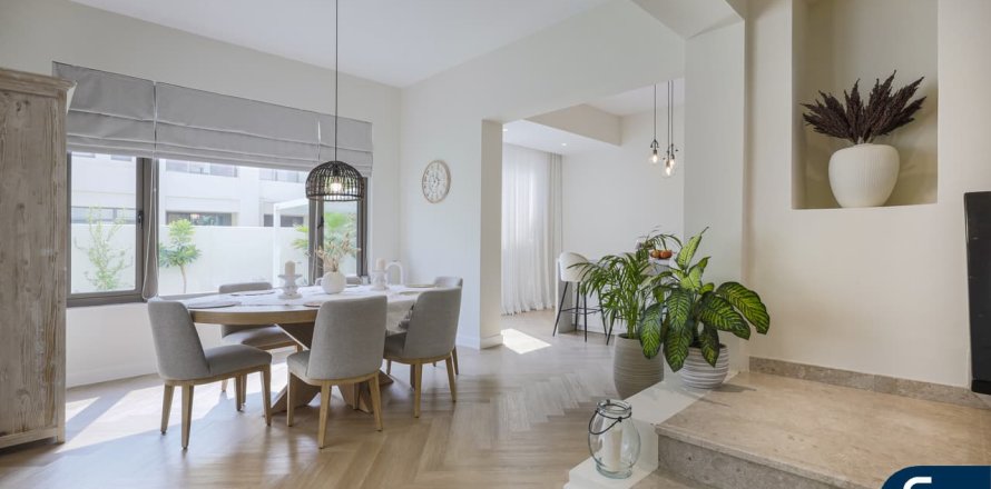 Вилла в Mira Oasis, Рим, Дубай, 4 спальни, 263м², № 74486