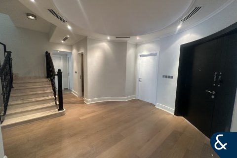 Купить виллу в Legacy, Jumeirah Park, Дубай: 5 спален, 436м², № 74487 - фото 2