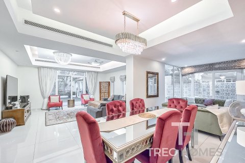 Купить виллу в Арабиан Ранчес, Дубай: 5 спален, 409м², № 16778 - фото 6