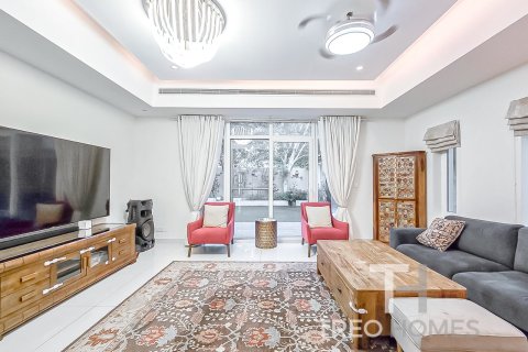 Купить виллу в Арабиан Ранчес, Дубай: 5 спален, 409м², № 16778 - фото 5