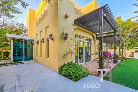 Купить виллу в Арабиан Ранчес, Дубай: 5 спален, 409м², № 16778 - фото 2