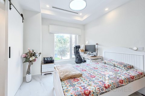 Купить виллу в Арабиан Ранчес, Дубай: 5 спален, 409м², № 16778 - фото 12