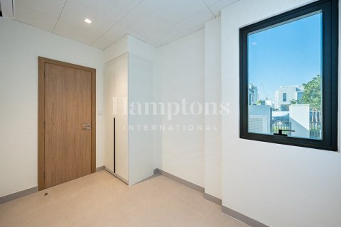Снять в аренду виллу в Murooj Al Furjan, Al Furjan, Дубай: 4 спальни, 375.51392600м², № 12465 - фото 1