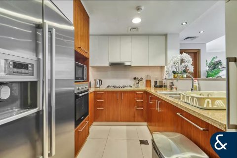 Снять в аренду квартиру в Даунтаун Дубай (Даунтаун Бурдж Дубай), Дубай: 2 спальни, 135м², № 91637 - фото 4