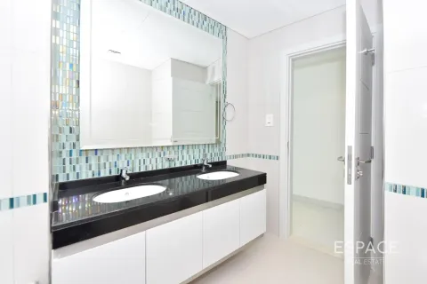 Apartment in DAMAC HEIGHTS in Dubai Marina, Dubai 3 bedrooms, 181 sq.m. № 71492 - photo 8