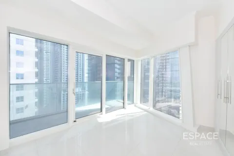 Apartment in DAMAC HEIGHTS in Dubai Marina, Dubai 3 bedrooms, 181 sq.m. № 71492 - photo 1