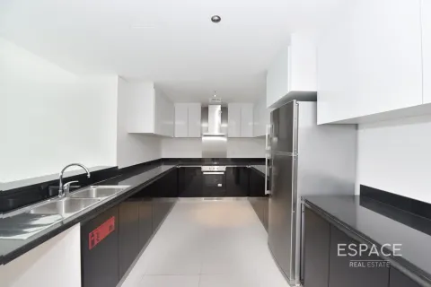 Apartment in DAMAC HEIGHTS in Dubai Marina, Dubai 3 bedrooms, 181 sq.m. № 71492 - photo 5