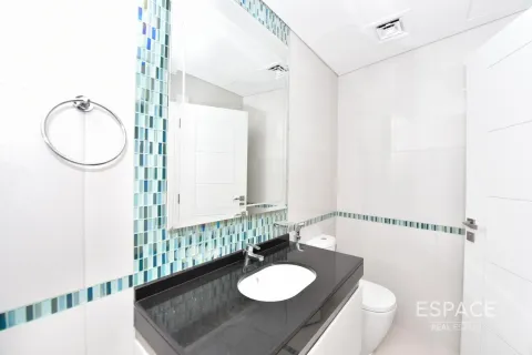 Apartment in DAMAC HEIGHTS in Dubai Marina, Dubai 3 bedrooms, 181 sq.m. № 71492 - photo 9