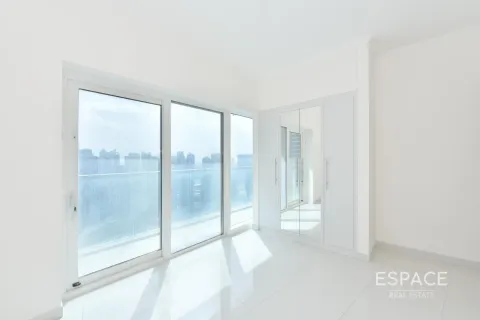 Apartment in DAMAC HEIGHTS in Dubai Marina, Dubai 3 bedrooms, 181 sq.m. № 71492 - photo 4