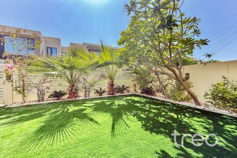 Villa in Maple 2, Dubai Hills Estate, Dubai 3 bedrooms, 206.99 sq.m. № 119858 - photo 3