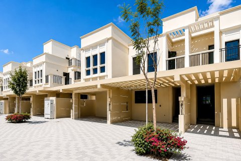 Adosado en Damac Lagoons, Dubai, 5 dormitorios, 313.73 m², № 134057