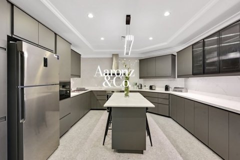 Снять в аренду виллу в Garden Homes Frond K, Пальма Джумейра, Дубай: 5 спален, 658м², № 113071 - фото 18