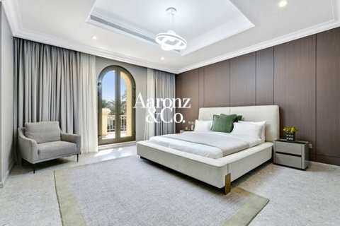 Снять в аренду виллу в Garden Homes Frond K, Пальма Джумейра, Дубай: 5 спален, 658м², № 113071 - фото 16