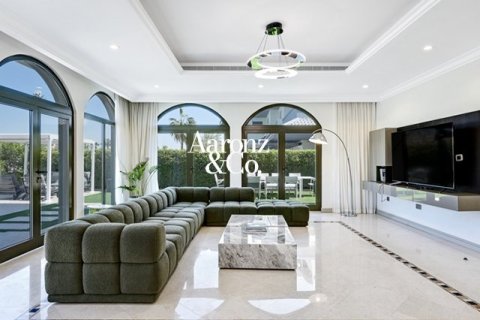 Снять в аренду виллу в Garden Homes Frond K, Пальма Джумейра, Дубай: 5 спален, 658м², № 113071 - фото 2