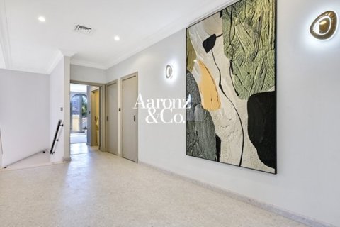 Снять в аренду виллу в Garden Homes Frond K, Пальма Джумейра, Дубай: 5 спален, 658м², № 113071 - фото 7