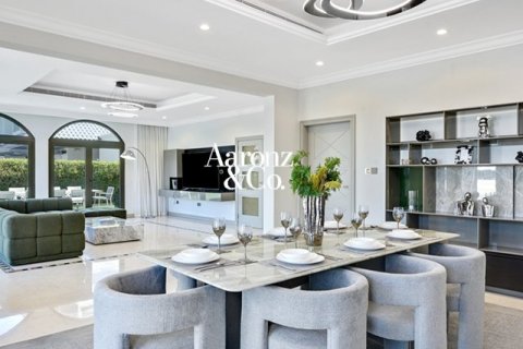 Снять в аренду виллу в Garden Homes Frond K, Пальма Джумейра, Дубай: 5 спален, 658м², № 113071 - фото 4