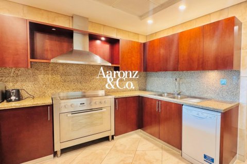 Apartment in Jumeirah Beach Residence, Dubai 3 bedrooms, 242 sq.m. № 123436 - photo 30