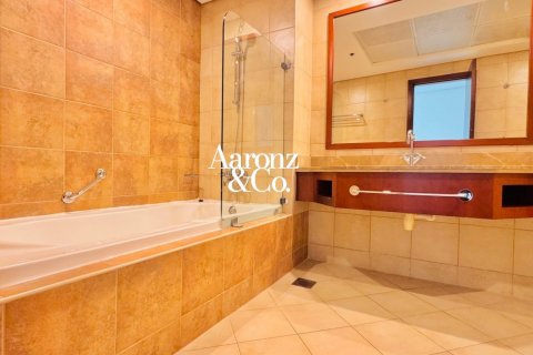 Apartment in Jumeirah Beach Residence, Dubai 3 bedrooms, 242 sq.m. № 123436 - photo 8