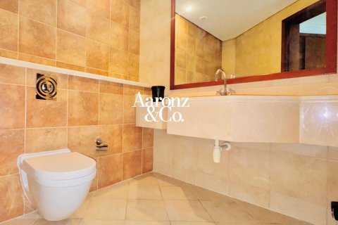 Apartment in Jumeirah Beach Residence, Dubai 3 bedrooms, 242 sq.m. № 123436 - photo 3