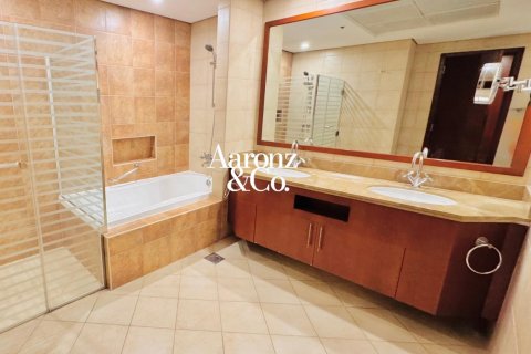 Apartment in Jumeirah Beach Residence, Dubai 3 bedrooms, 242 sq.m. № 123436 - photo 4