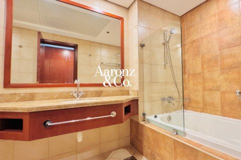 Apartment in Jumeirah Beach Residence, Dubai 3 bedrooms, 242 sq.m. № 123436 - photo 5