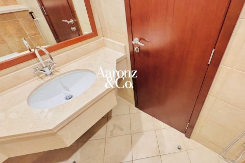 Apartment in Jumeirah Beach Residence, Dubai 3 bedrooms, 242 sq.m. № 123436 - photo 7