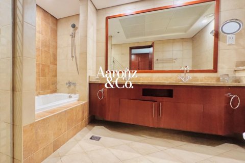 Apartment in Jumeirah Beach Residence, Dubai 4 bedrooms, 320 sq.m. № 123435 - photo 14