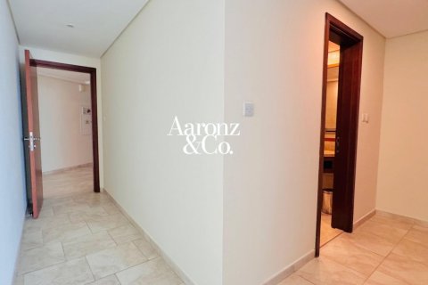 Apartment in Jumeirah Beach Residence, Dubai 4 bedrooms, 320 sq.m. № 123435 - photo 8