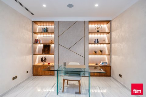 Купить квартиру в Дубае: 5 спален, 566.7м², № 7770 - фото 5