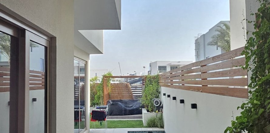Villa in Al Furjan, Dubai 4 bedrooms, 239.5 sq.m. № 50020