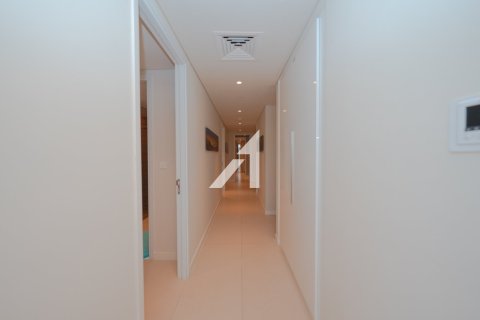 Apartment in Bluewaters Residences, Bluewaters, Dubai 3 bedrooms, 190 sq.m. № 58085 - photo 7