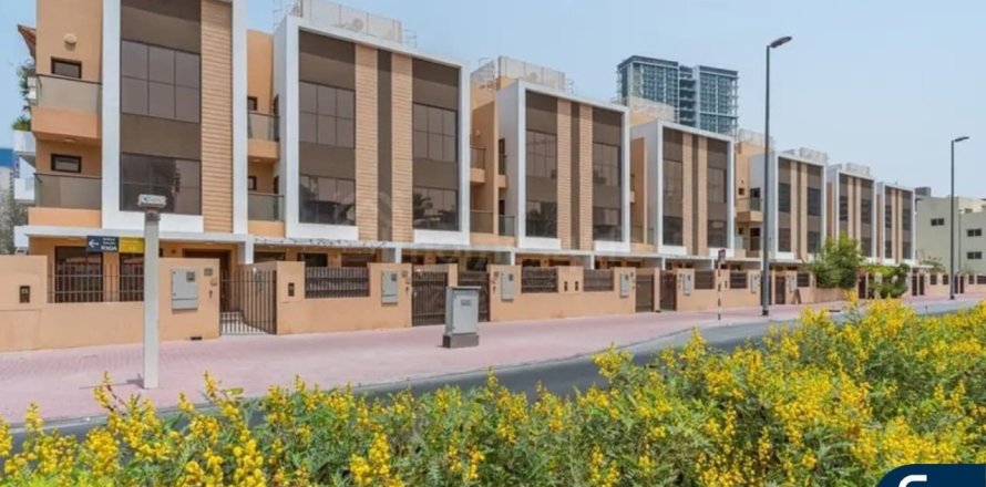 Villa in Jumeirah Village Circle, Dubai 4 bedrooms, 256 sq.m. № 76355