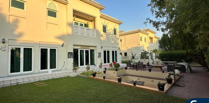 Villa en North Village, Al Furjan, Dubai, 4 dormitorios, 455 m², № 78847