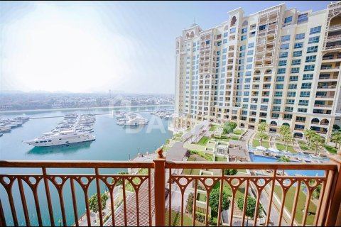 Снять в аренду квартиру в Marina Residences 1, Пальма Джумейра, Дубай: 2 спальни, 162.1м², № 6594 - фото 1