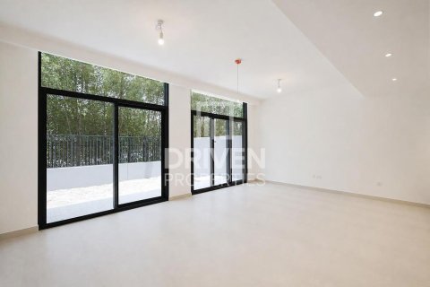 Снять в аренду таунхаус в Мудоне, Дубай: 3 спальни, 168.62м², № 134192 - фото 2