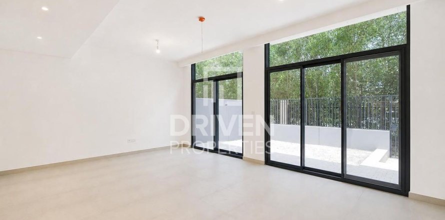 Таунхаус в Мудоне, Дубай, 3 спальни, 168.62м², № 134192