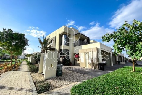 Villa in Dubai Hills Estate, Dubai 5 bedrooms, 254.1 sq.m. № 42829 - photo 1