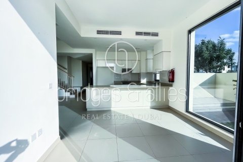 Villa in Dubai Hills Estate, Dubai 5 bedrooms, 254.1 sq.m. № 42829 - photo 12