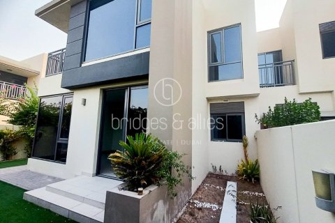 Снять в аренду виллу в Дубай Хилс Эстейт, Дубай: 4 спальни, 283.2м², № 42823 - фото 5