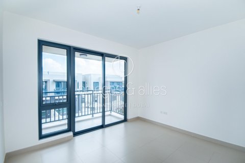 Villa in Dubai Hills Estate, Dubai 3 bedrooms, 199.2 sq.m. № 42828 - photo 18