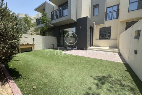 Villa in Dubai Hills Estate, Dubai 3 bedrooms, 199.2 sq.m. № 42828 - photo 3