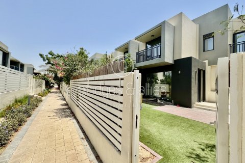 Villa in Dubai Hills Estate, Dubai 3 bedrooms, 199.2 sq.m. № 42828 - photo 11