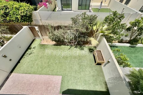 Villa in Dubai Hills Estate, Dubai 3 bedrooms, 199.2 sq.m. № 42828 - photo 23
