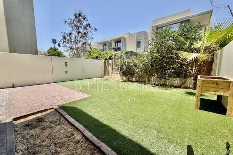 Villa in Dubai Hills Estate, Dubai 3 bedrooms, 199.2 sq.m. № 42828 - photo 1