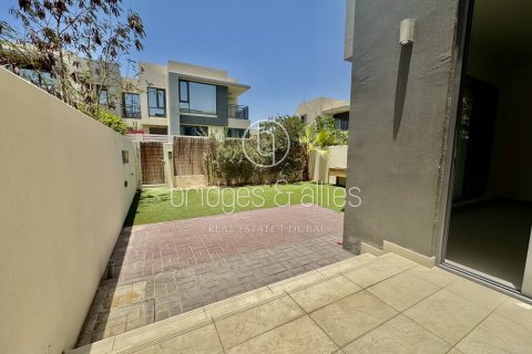 Villa in Dubai Hills Estate, Dubai 3 bedrooms, 199.2 sq.m. № 42828 - photo 15