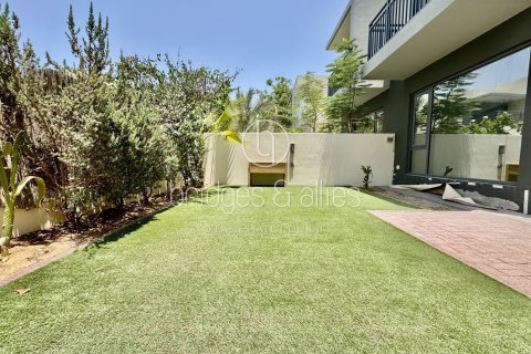 Villa in Dubai Hills Estate, Dubai 3 bedrooms, 199.2 sq.m. № 42828 - photo 2