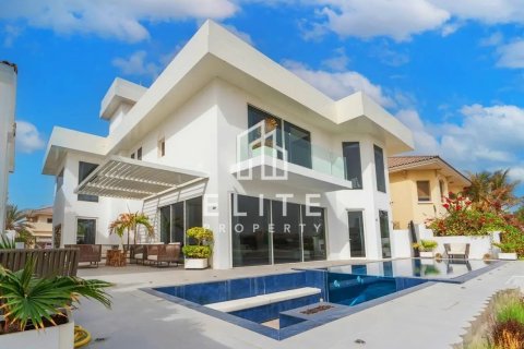 Вилла в Пальме Джумейре, Дубай, 6 спален, 622м², № 121480