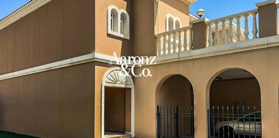 Villa in Jumeirah Village Circle, Dubai 3 bedrooms, 317 sq.m. № 115733