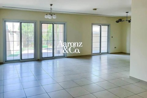 Villa in Jumeirah Village Circle, Dubai 3 bedrooms, 317 sq.m. № 115733 - photo 13